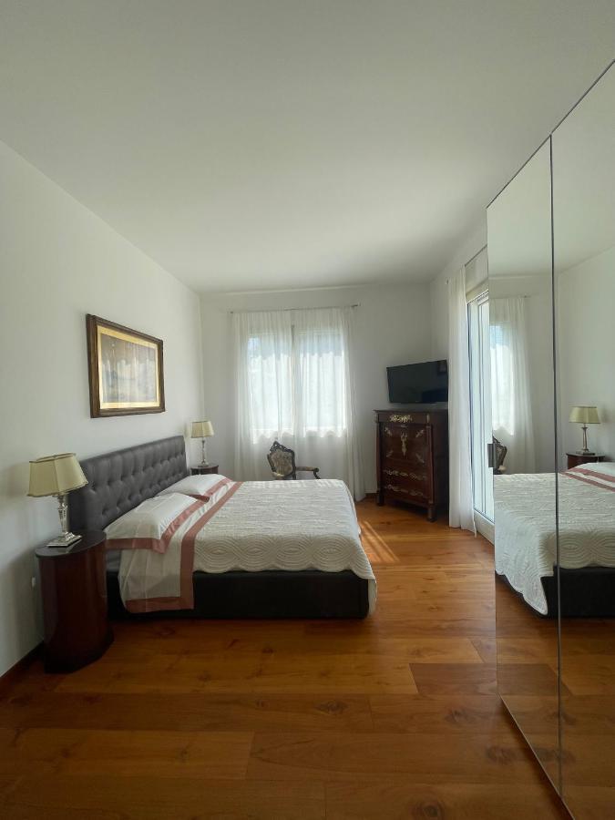 Villa Bianca A Few Steps By The Sea With Exclusive Garden & Jacuzzi Ливорно Екстериор снимка
