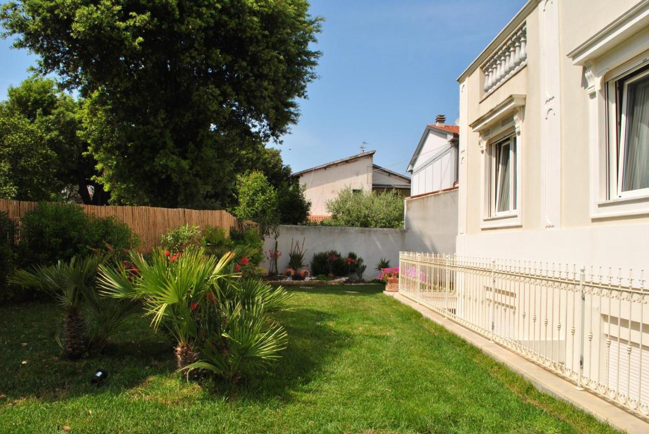 Villa Bianca A Few Steps By The Sea With Exclusive Garden & Jacuzzi Ливорно Екстериор снимка