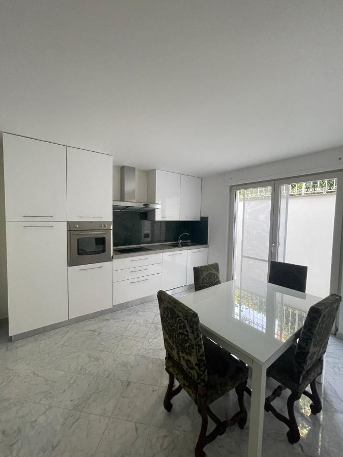 Villa Bianca A Few Steps By The Sea With Exclusive Garden & Jacuzzi Ливорно Екстериор снимка
