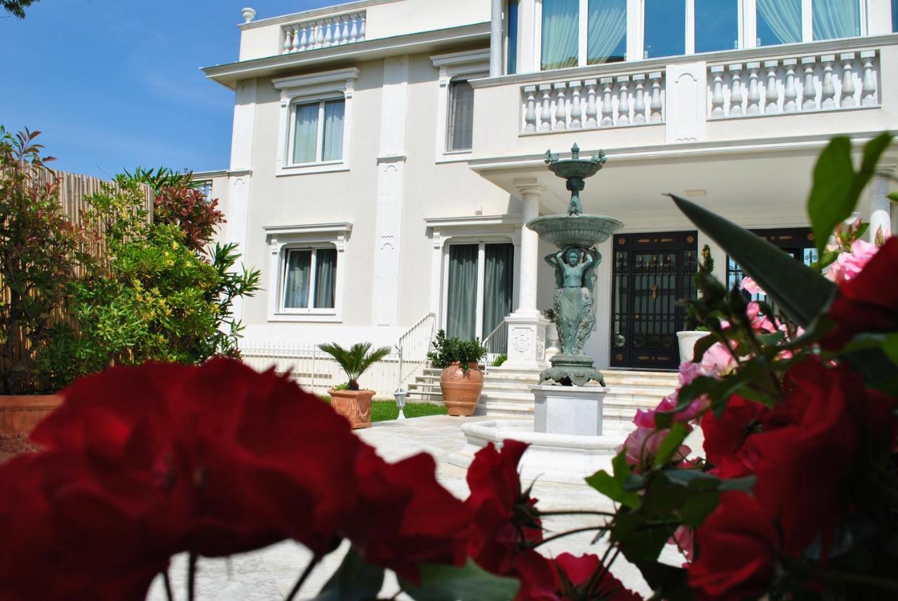 Villa Bianca A Few Steps By The Sea With Exclusive Garden & Jacuzzi Ливорно Екстериор снимка
