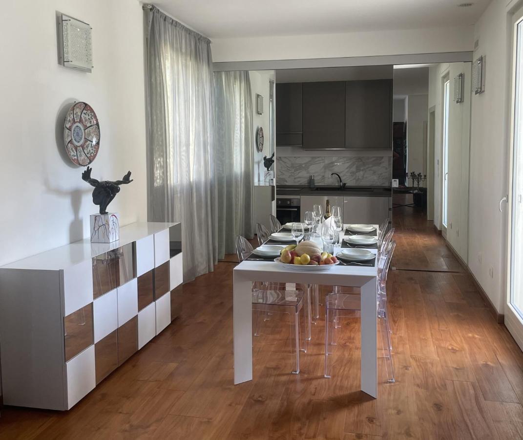Villa Bianca A Few Steps By The Sea With Exclusive Garden & Jacuzzi Ливорно Екстериор снимка