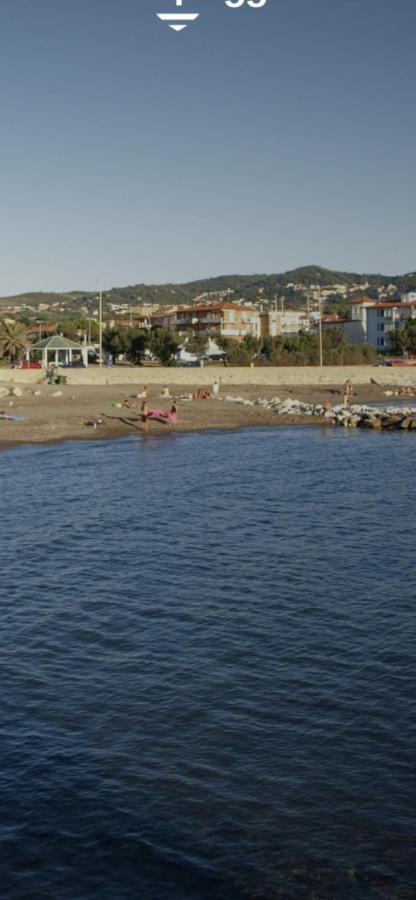 Villa Bianca A Few Steps By The Sea With Exclusive Garden & Jacuzzi Ливорно Екстериор снимка